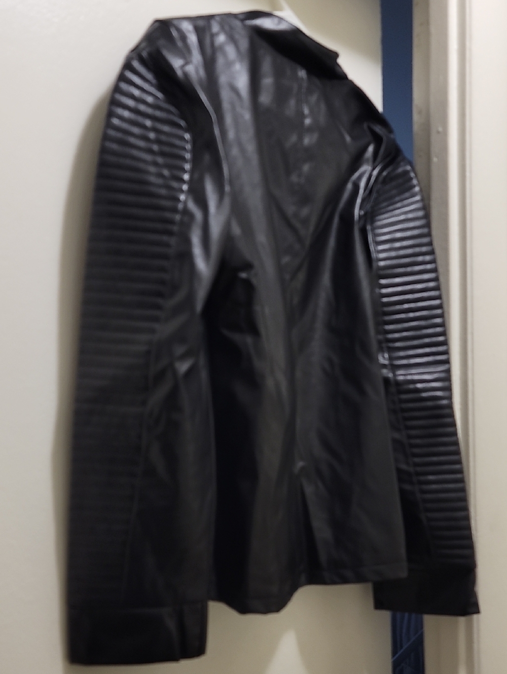 Classic Black Quilted Sleeve Chic Leather Jacket - Women - Picture 8 of 11